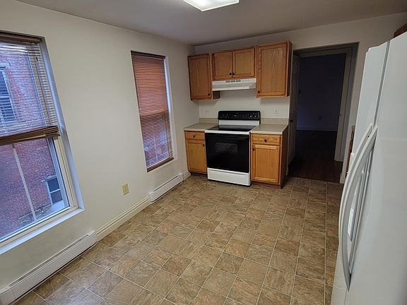 3rd image of 611 Salt St #A