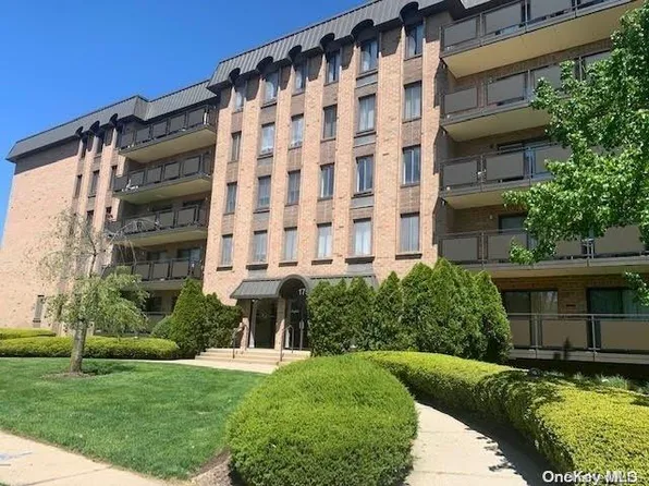 175 Maple Avenue #4K, Westbury, NY 11590