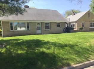 2037 N 114th St, Wauwatosa, WI 53226