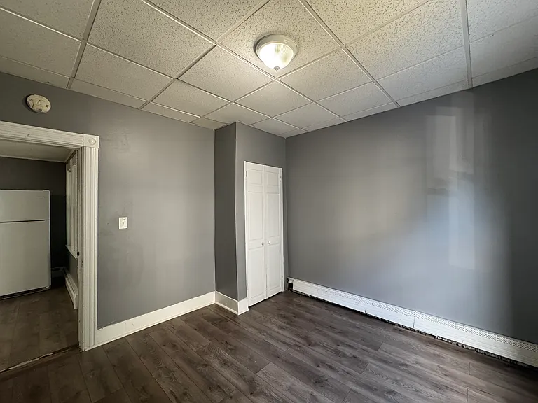16 Blaine Ave #1R — Photo 4