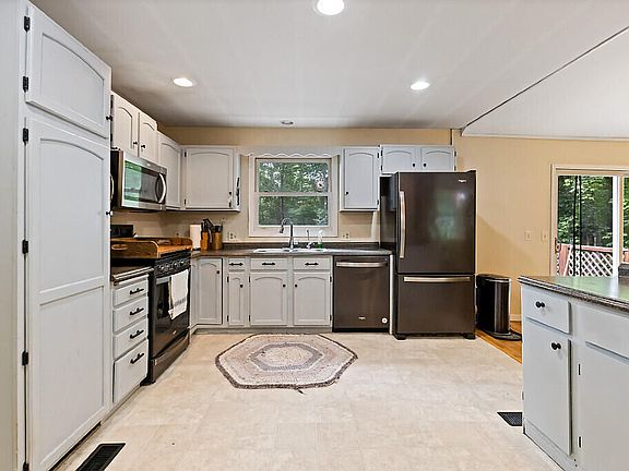 2nd image of 372 Wings Mills Road
