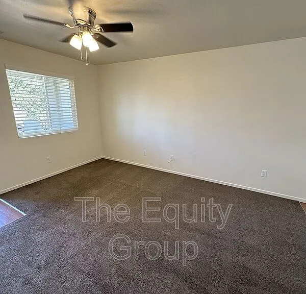 2931 N Crowe St — Photo 5