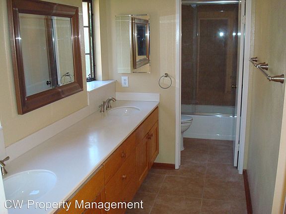 3rd image of 8850 Villa La Jolla Dr Unit 205