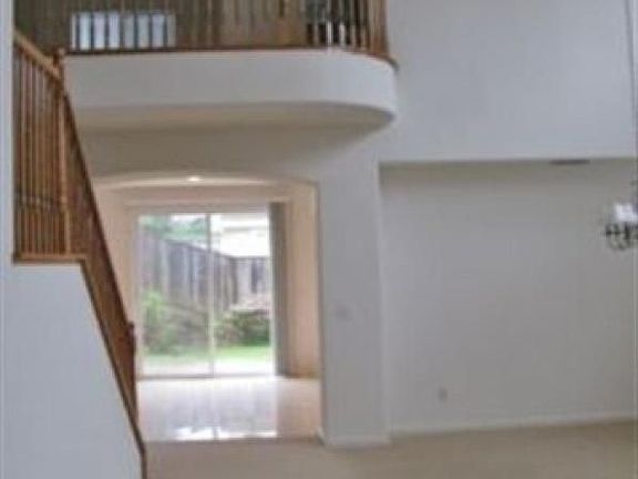 4th image of 444 Wood Glen Dr