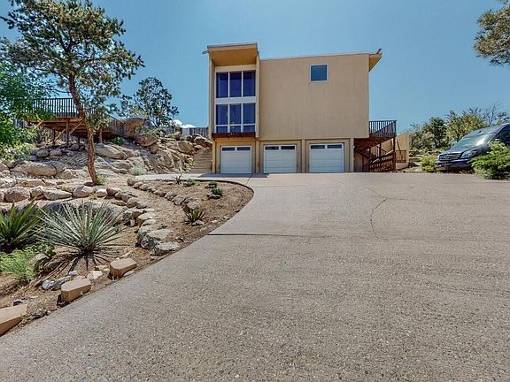 3rd image of 4410 Canyon Ct NE