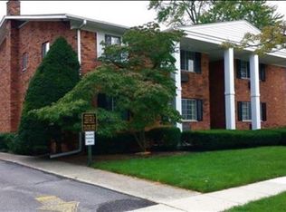 253 Townsend St, Birmingham, MI 48009