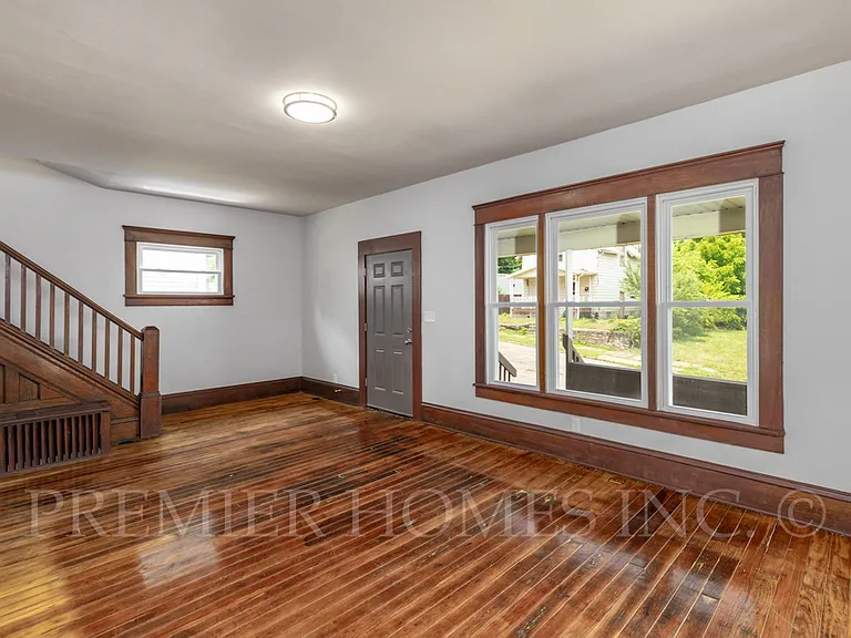 1536 Glendale Pl NE — Photo 6