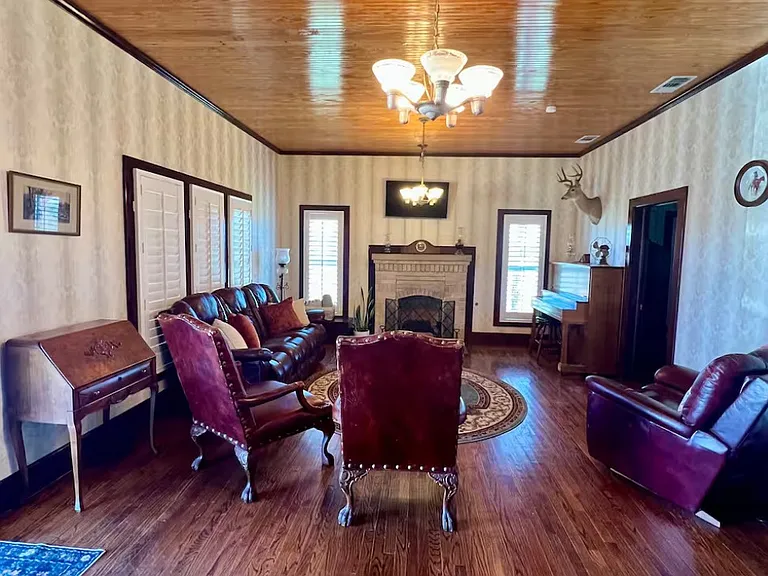 801 Stockton Bend Rd — Photo 3