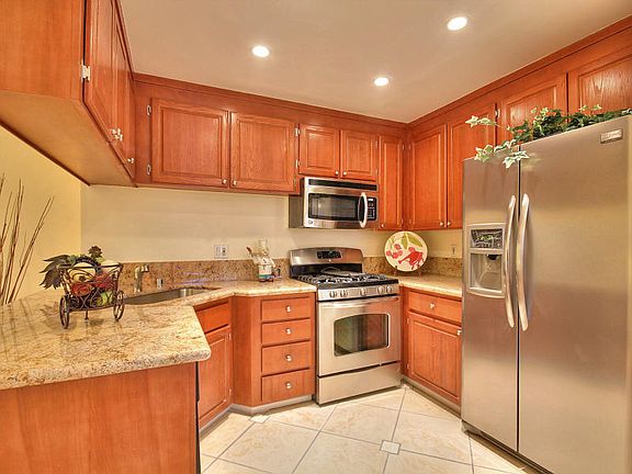 5th image of 1670 Stone Creek Dr