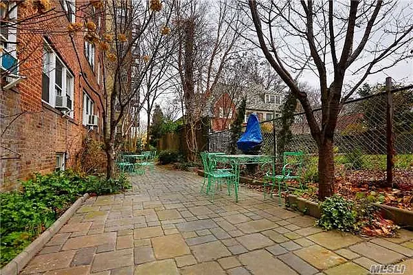 Sold by Akam Sales and Brokerage | media 30