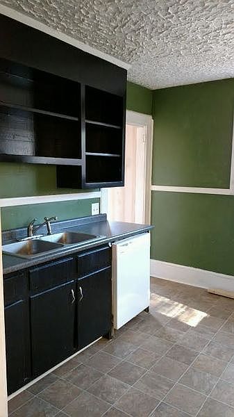 2nd image of 222 Graham St