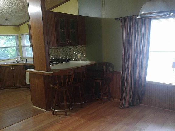 kitchen and breakfast bar