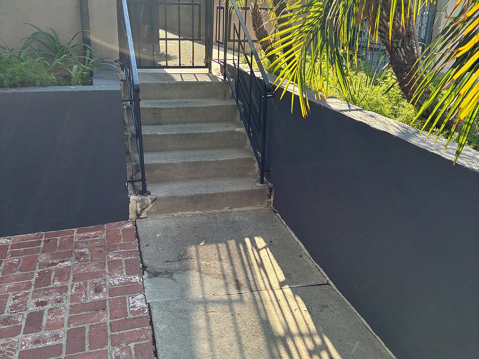 1st image of 1115 N Flores St APT 3
