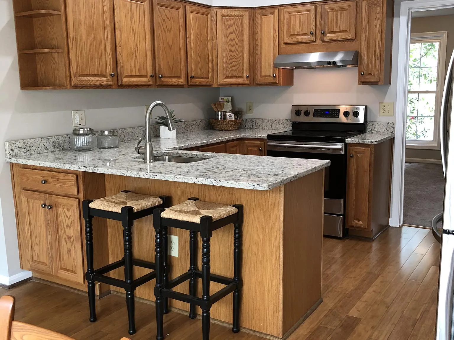 3 bed, 1912 sqft, $3,200 — Photo 4