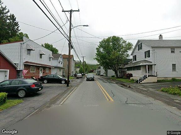 Exterior Neighborhood (street photo)