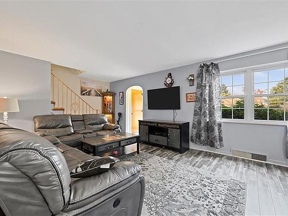 3rd image of 258 Glenview Dr