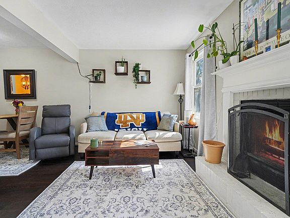 3rd image of 1433 N Oakhill Dr