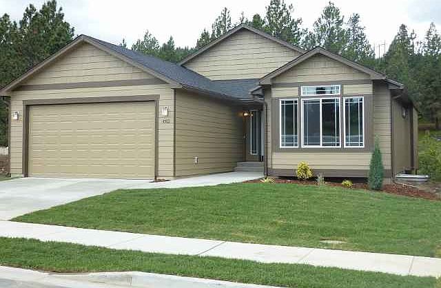 1st image of 3021 S Lloyd Ln