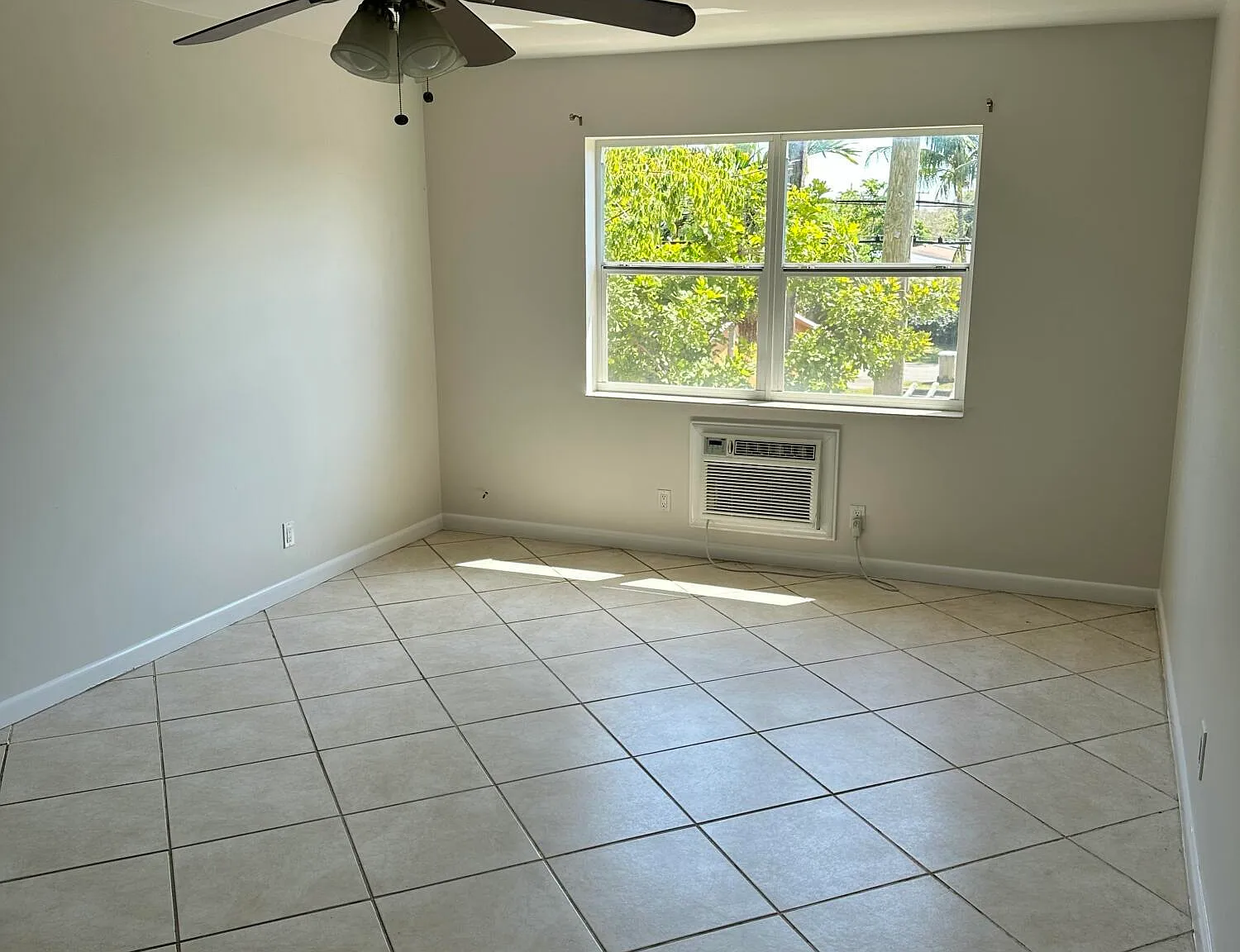1480 E Sample Rd — Photo 4
