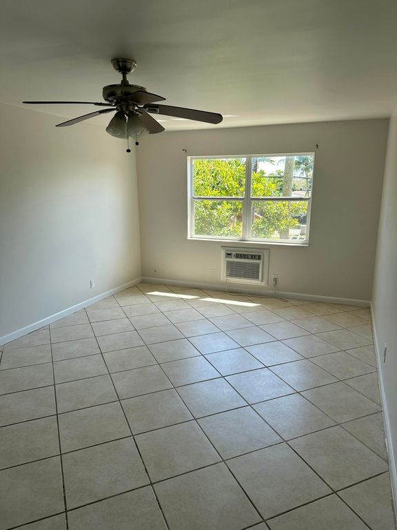 1480 E Sample Road #207, photo 4