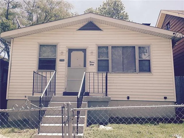 1230 Wachtel Ave photo 1