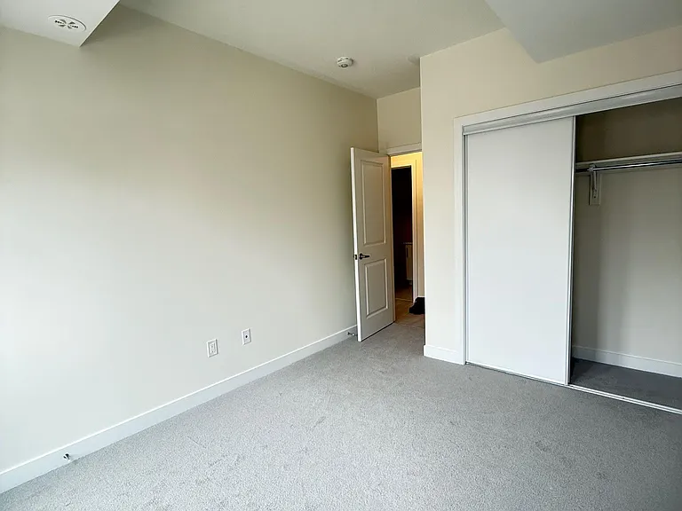 15100-235 Yonge St #111 — Photo 12