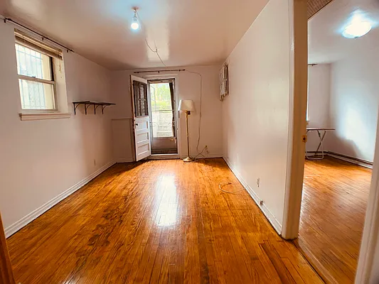 Rented by Laura Nguyen, LREB | media 5