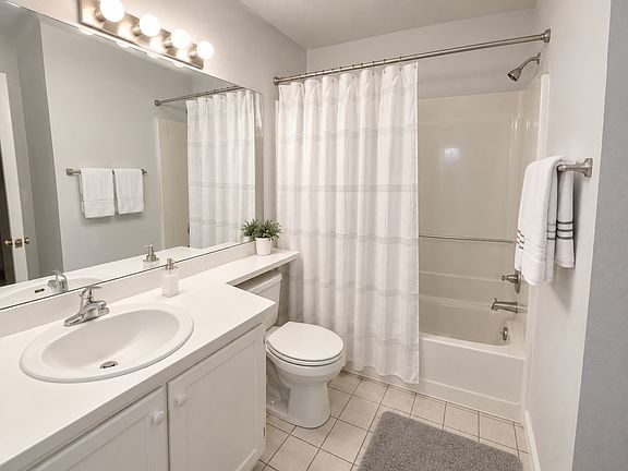 5th image of 3800 SW 20th Ave APT 104