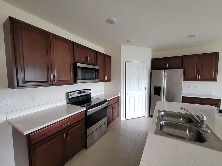337 SW 30th Ave — Photo 4