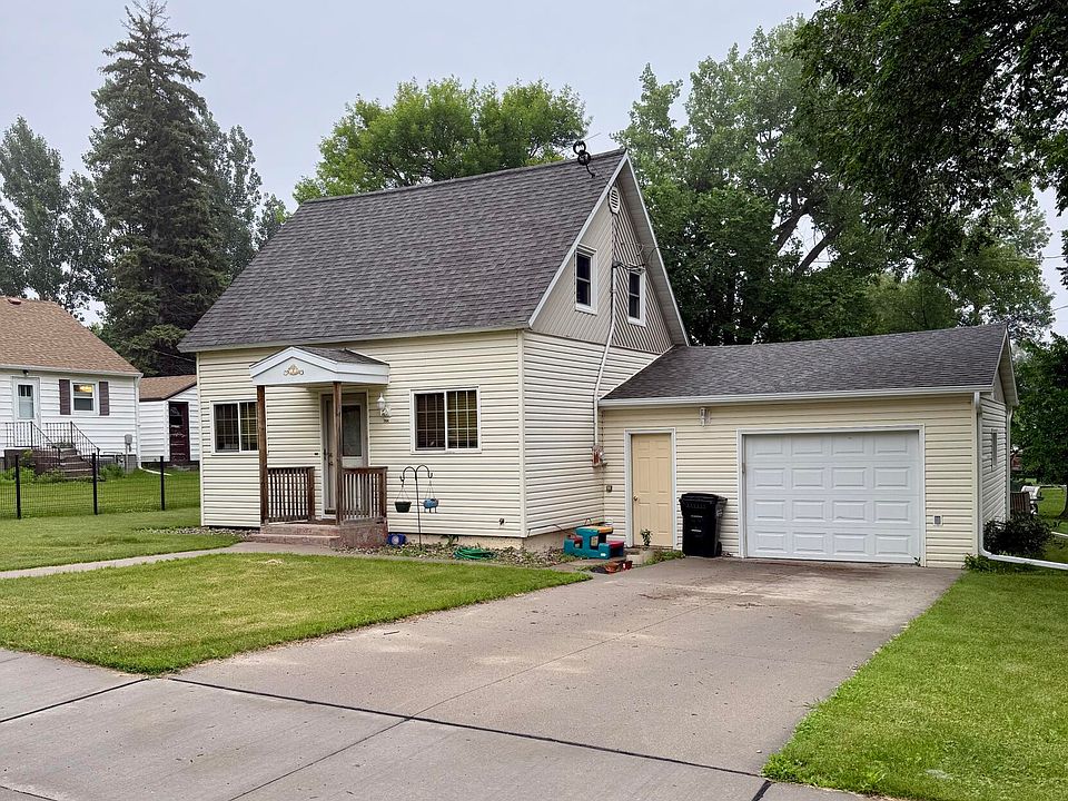 1st image of 744 5th Ave NW