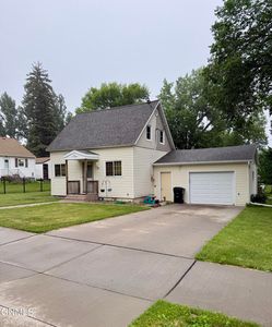 744 5th Ave NW, Valley City, ND, 58072