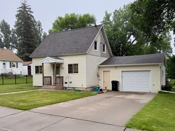 744 5th Ave NW, Valley City, ND 58072