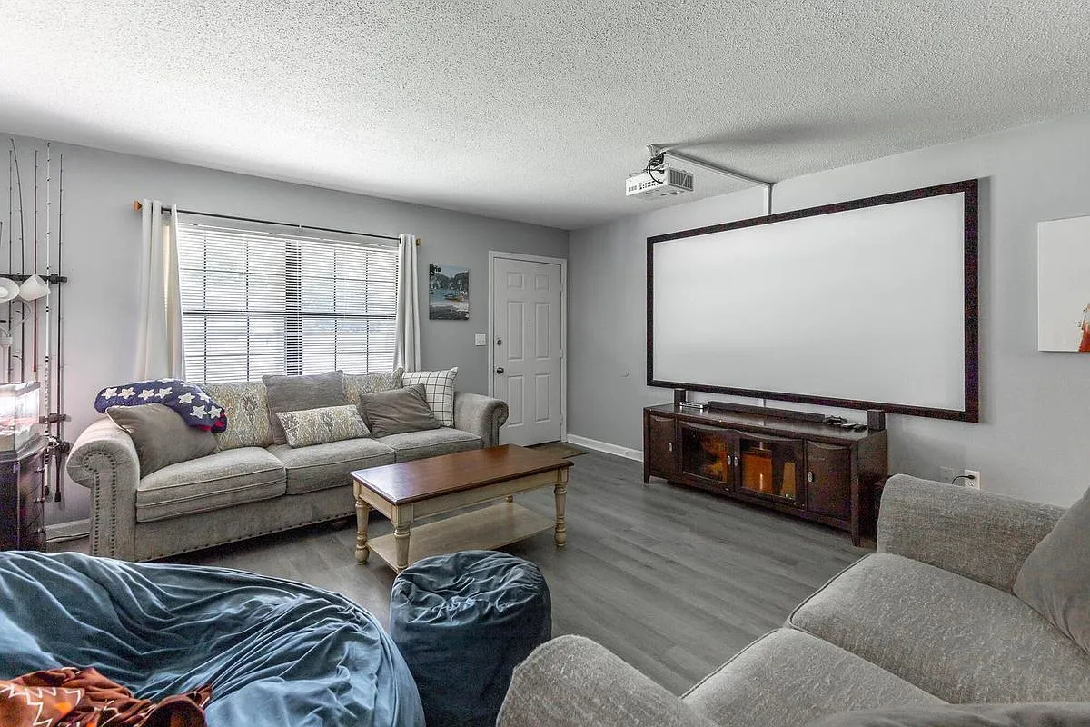 2 bed, 1.0 bath, 1010 sqft, $1,300 — Photo 4