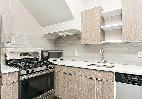 4th image of 85 Stanhope St #1A