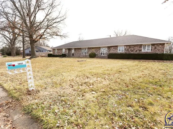 3807 SE Fair Meadows Pl, Topeka, KS 66605