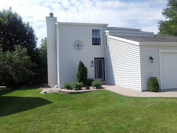 2nd image of 925 Bavarian Ct