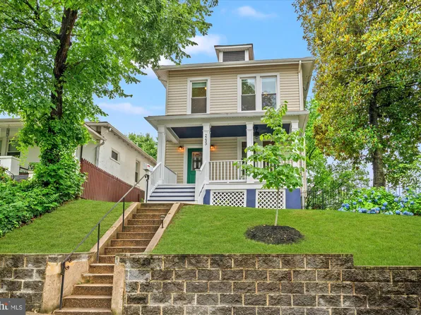 2233 R St SE, Washington, DC 20020