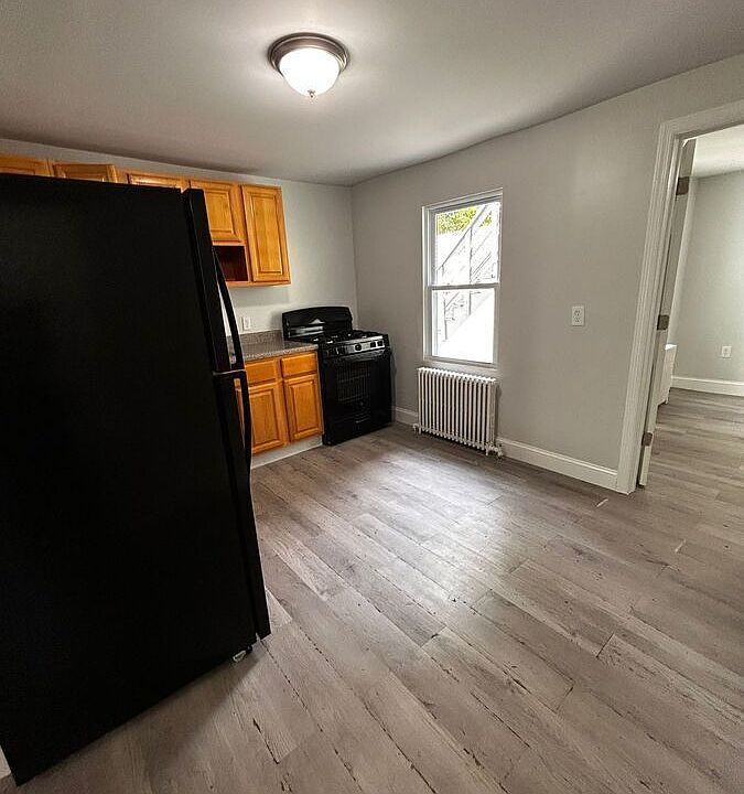 1st image of 39 Currans Ln APT 2
