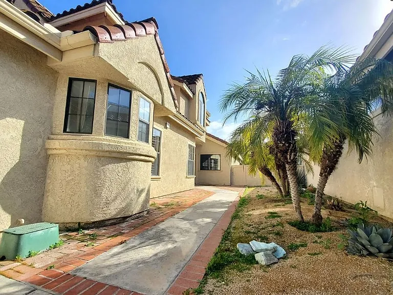 2310 Vista Valley Ln — Photo 2