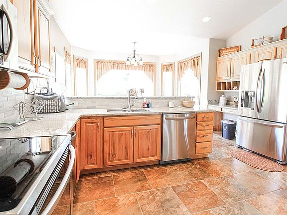 3rd image of 110 Megan Ln