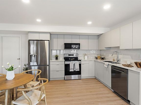 4th image of 4201 Tyndall Ave #6103