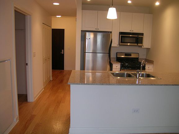 4th image of 1400 S Michigan Ave APT 400