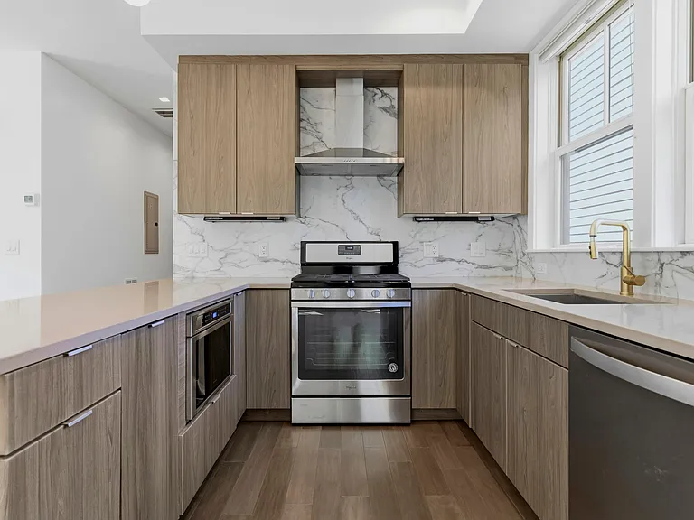 10 Spring Garden St #3 — Photo 8