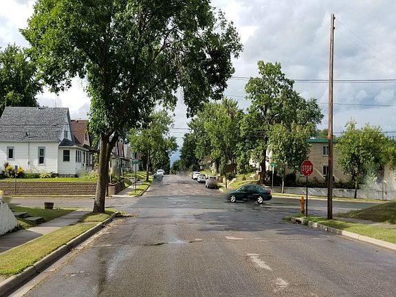4th image of 604 1st Ave S
