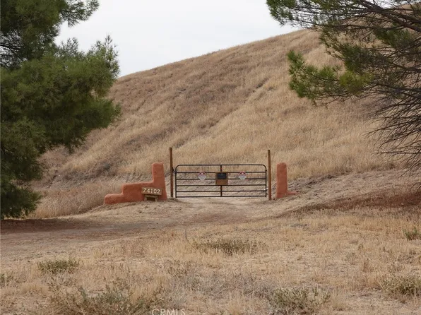 74102 Copperhead Rd, Bradley, CA 93426