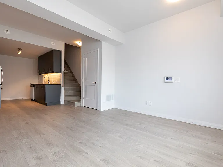 7895 Jane St #Townhouse B-7 — Photo 12