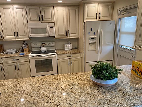 4th image of 2200 NE 33rd Ave APT 17K