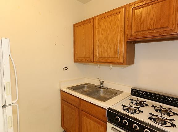 3rd image of 711 W Belmont Ave APT 504