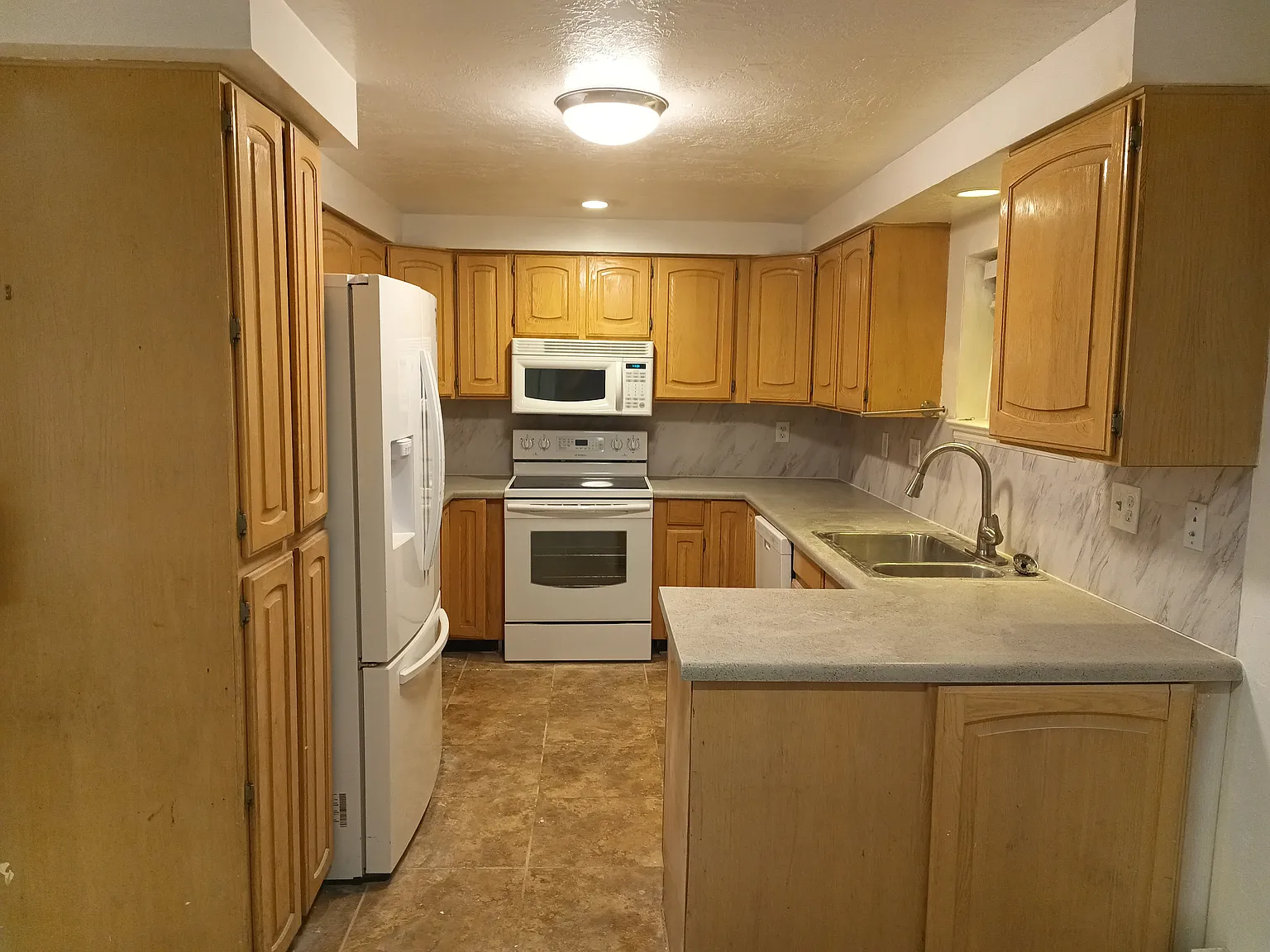 2110 Kays Creek Dr — Photo 3