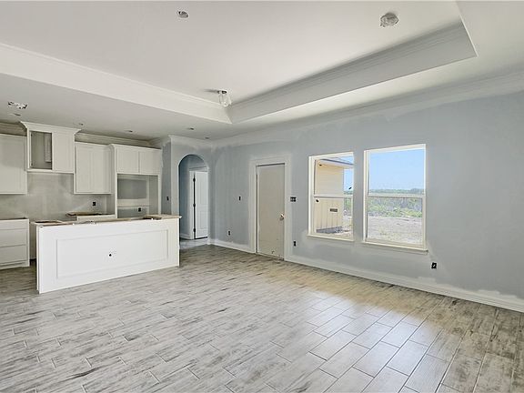 5th image of 6210 Sadie St